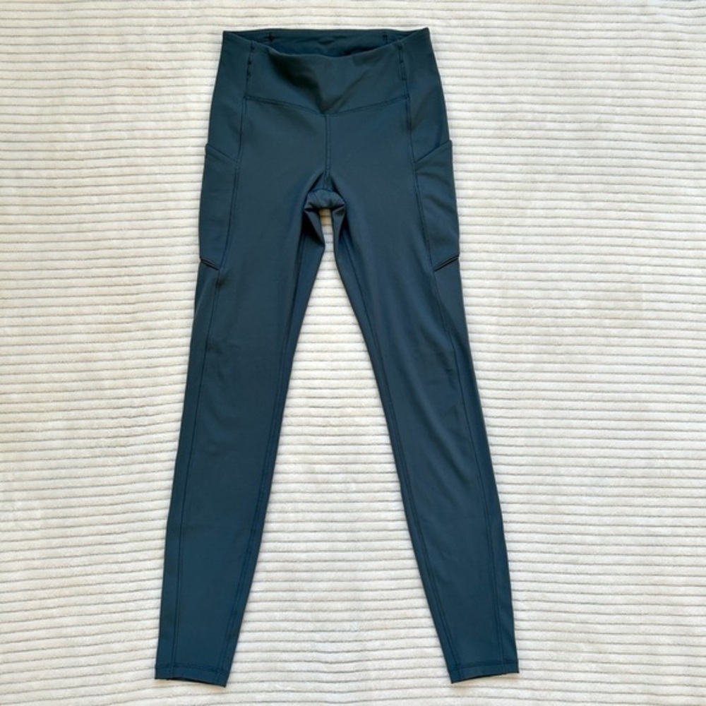 LULULEMON ATHLETICA // Speed Up Tight / Legging in Submarine Blue, size 4, EUC